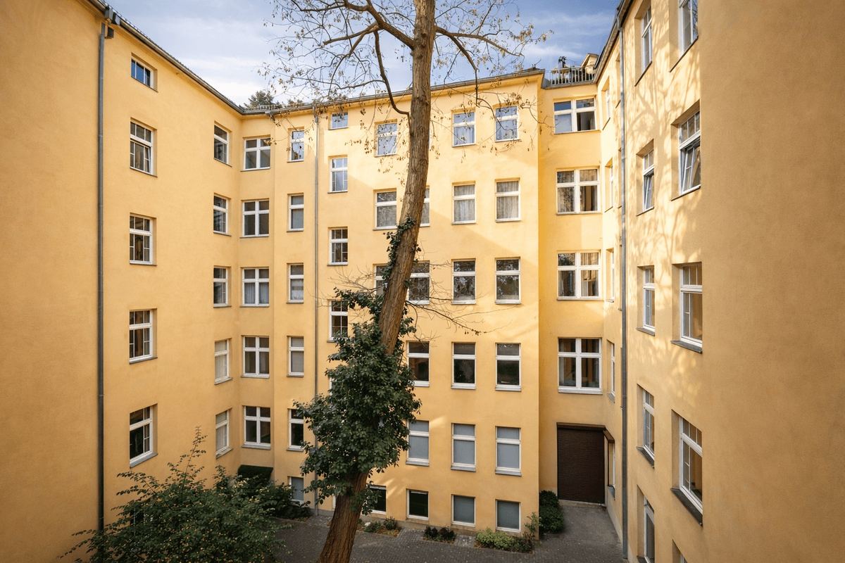 Innenhof eines sanierten Altbaus